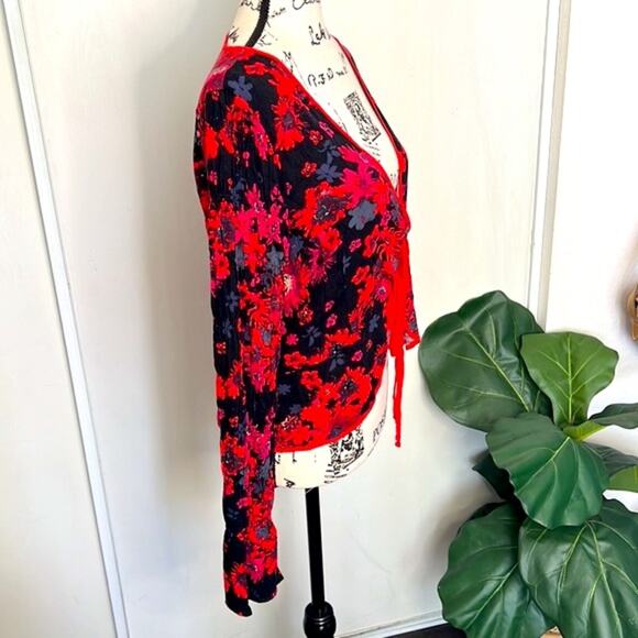 NWT! FREE PEOPLE Venice Floral Tie Front Top Size Small - Picture 4 of 8